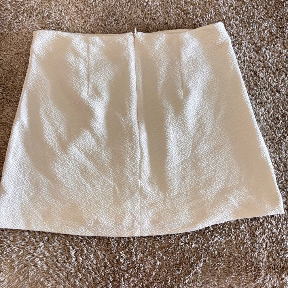 Maeve Anthropologie Medium White Textured Knit Tortoise Asymmetric Button Skirt - Picture 5 of 5